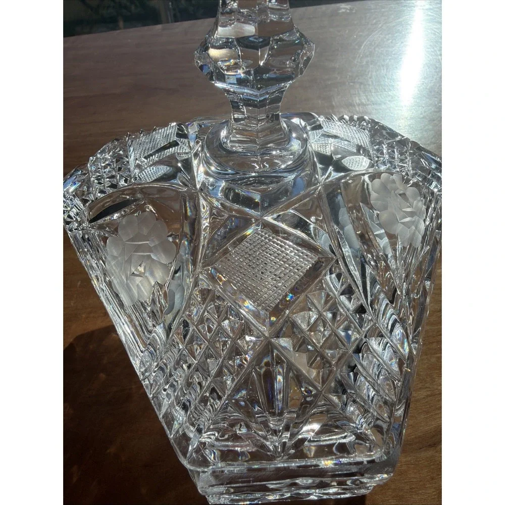 VINTAGE HEAVY PRESSED Crystal GLASS‎ TRIANGLE CANDY DISH WITH LID AND FINIAL TOP